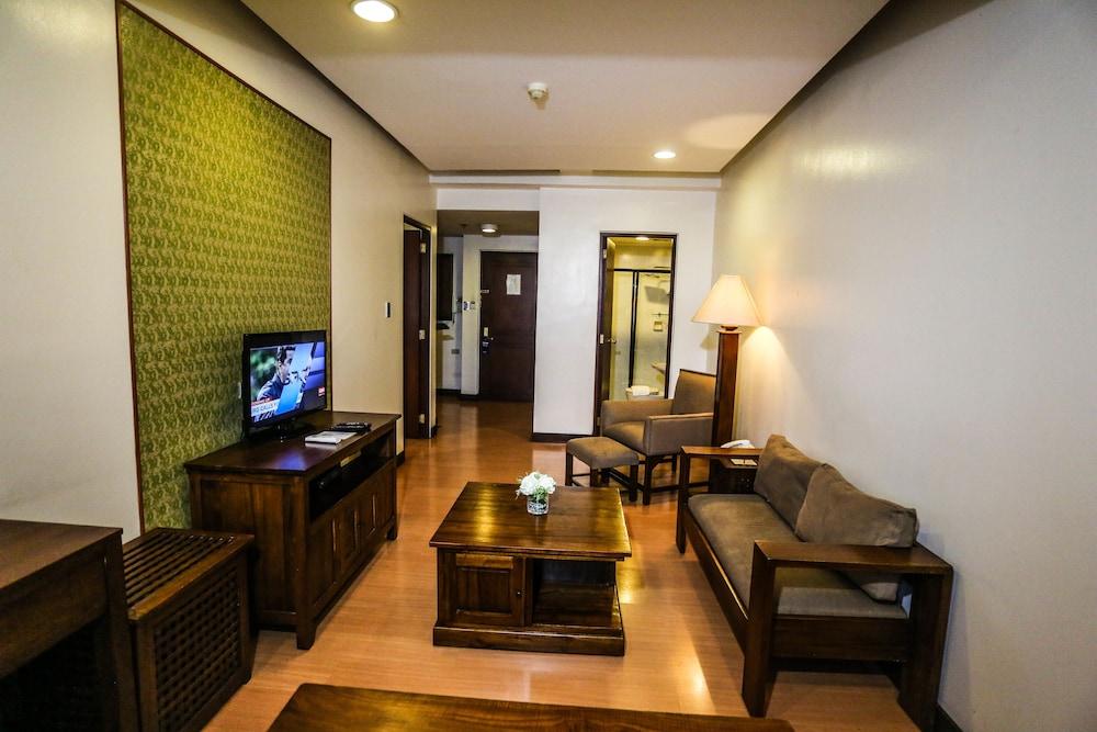 The Malayan Plaza Hotel Pasig City Exterior foto